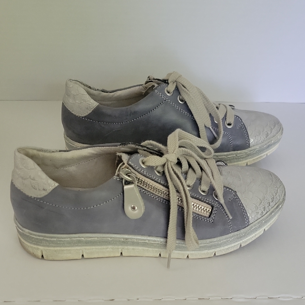Remonte Soft Gray and Cream Sneakers with Vintage Aesthetic. Size Eu 36 US 5.5/6